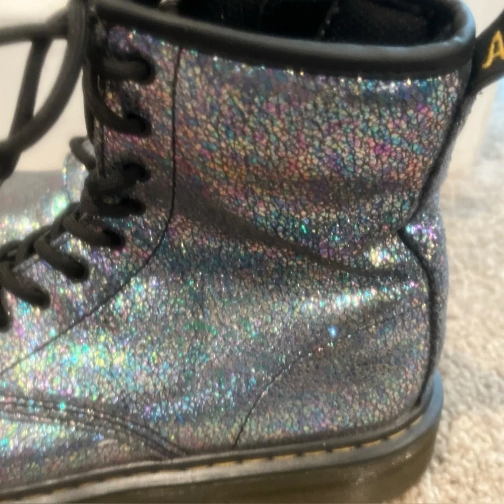Girls/women Doc Martens Delaney boot UK 4 US 6 iridescent mermaid combat 8 eye - Picture 4 of 13